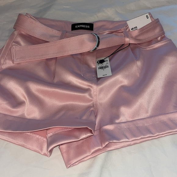 Express Mid Rise Satin-look shorts Size 0 - Picture 3 of 4